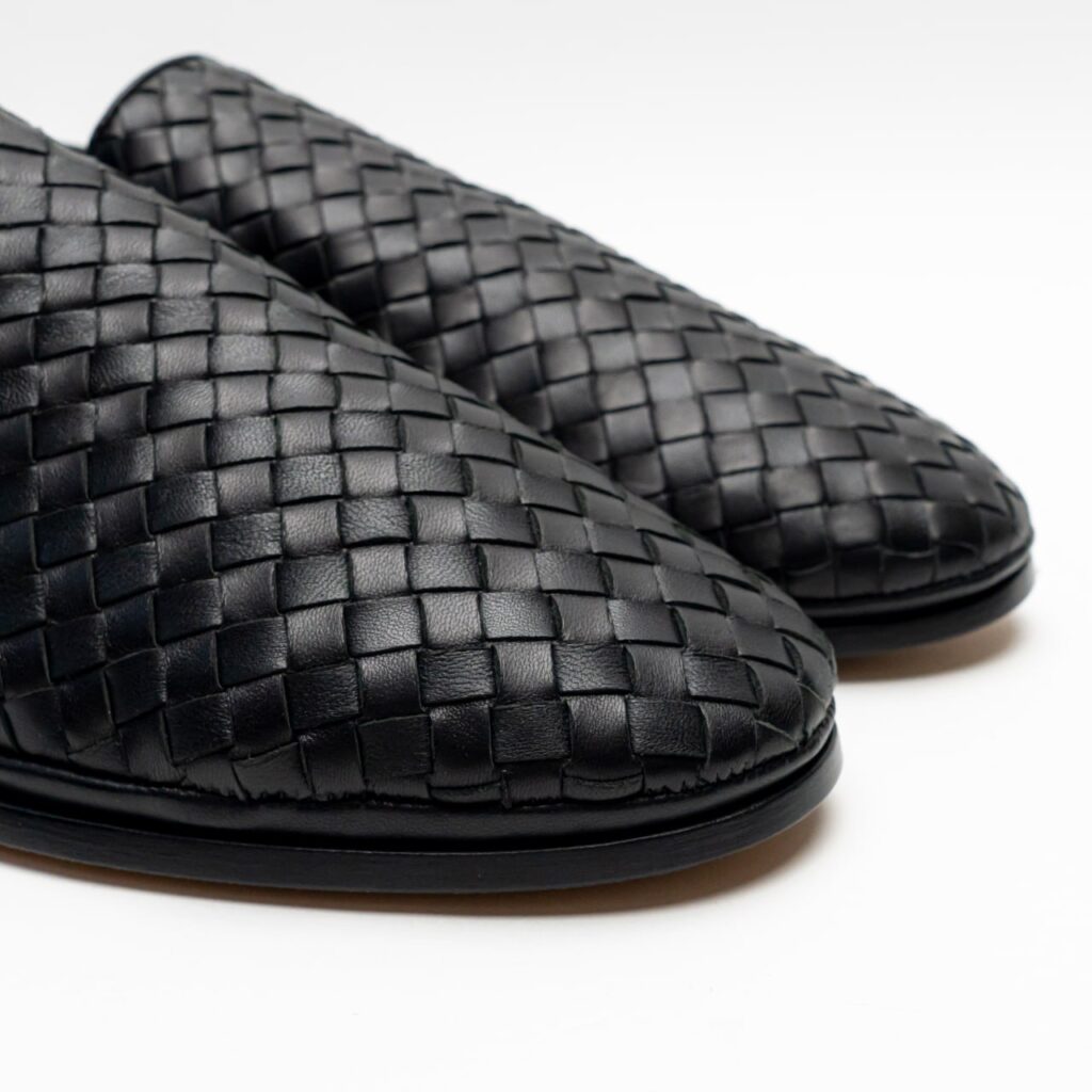 Revolusi Loafers di SS26: Dari Bottega Veneta hingga Zara, Mengapa Model Ini Wajib Ada di Lemari Anda
