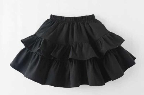 Rok Mini Kembali, Tapi Bukan untuk Pamer Kaki – Ini Filosofi 'Legs Out, Mind Free' yang Viral di Gen Z
